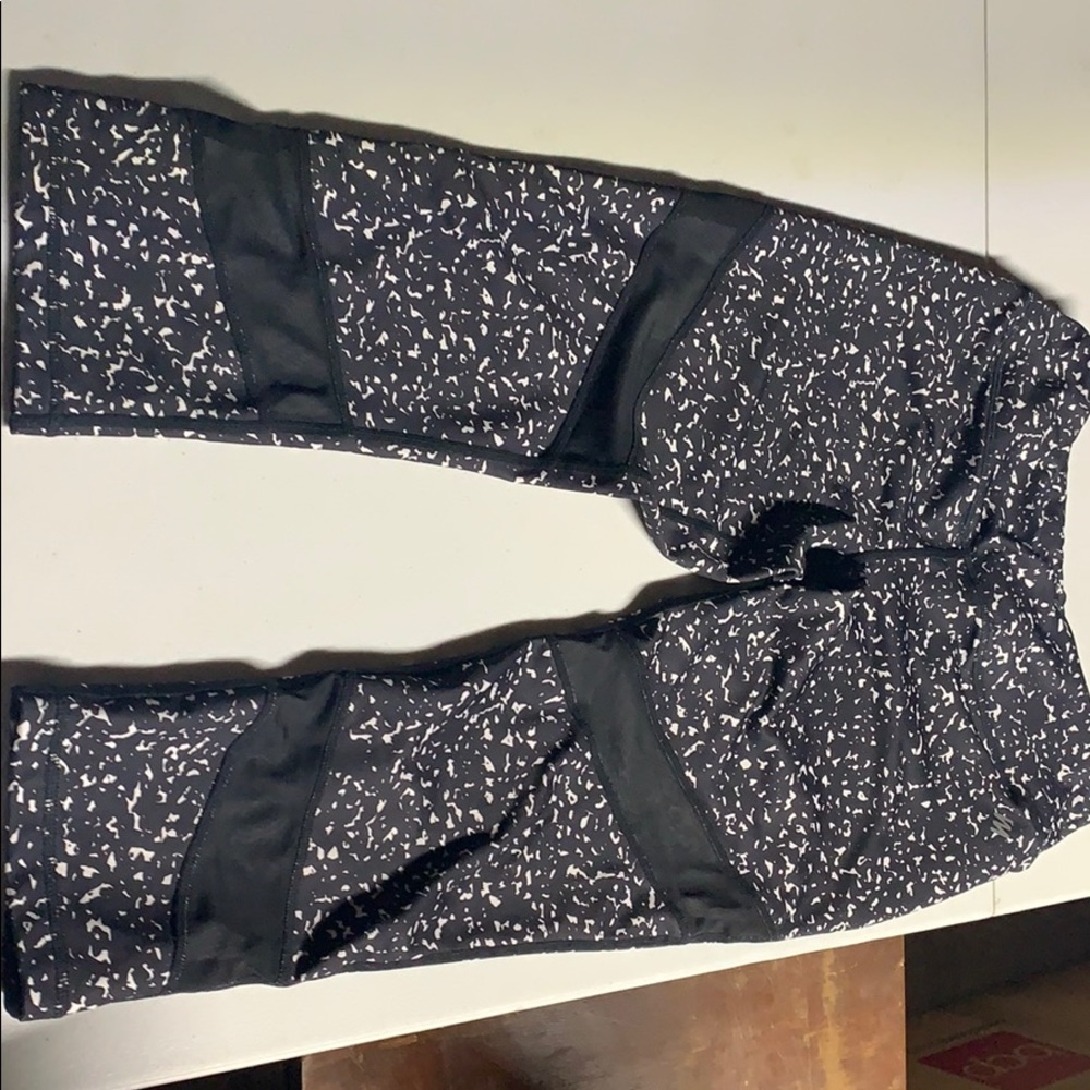 Nicole Miller athletic Capri style leggings